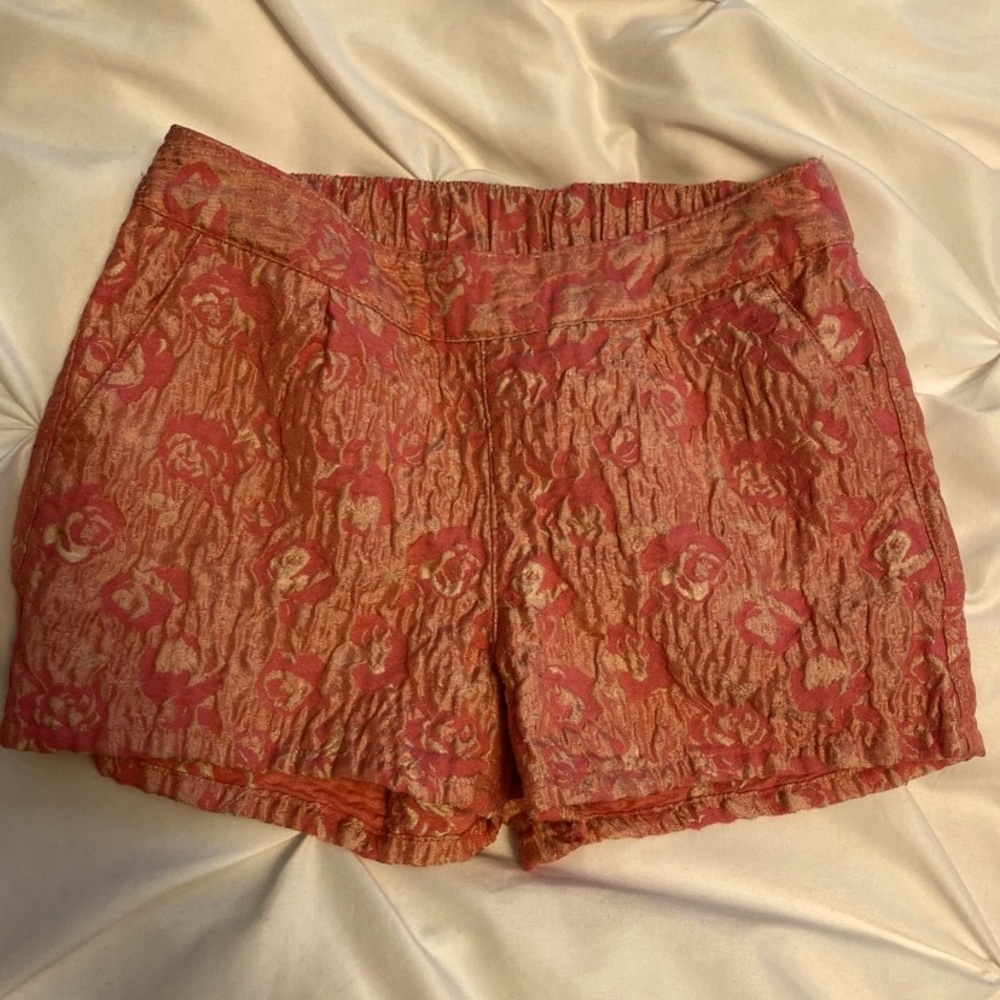 Elegant textured shorts